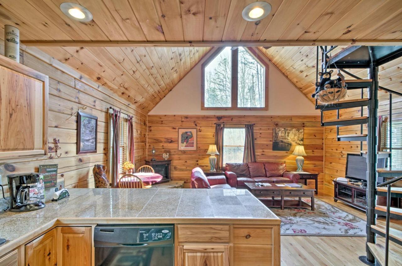 Bryson City Vacation Rental With Hot Tub And Fire Pit! エクステリア 写真